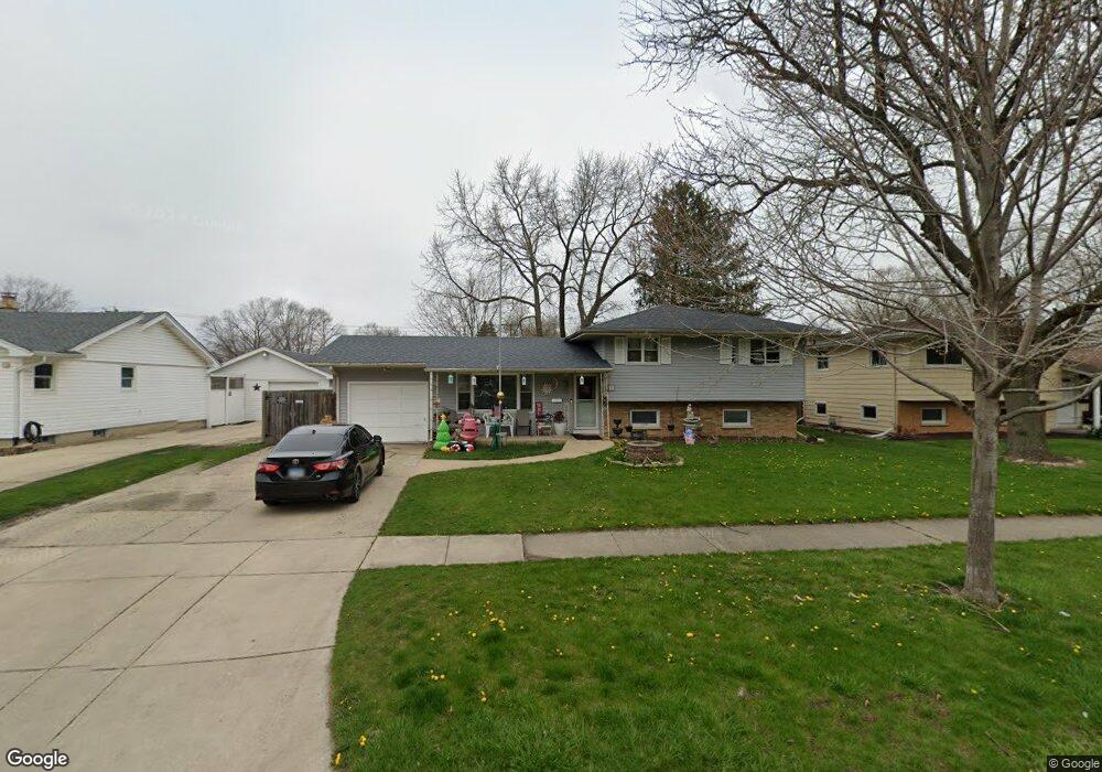 1521 W Illinois Ave, Aurora, IL 60506 - photo 1
