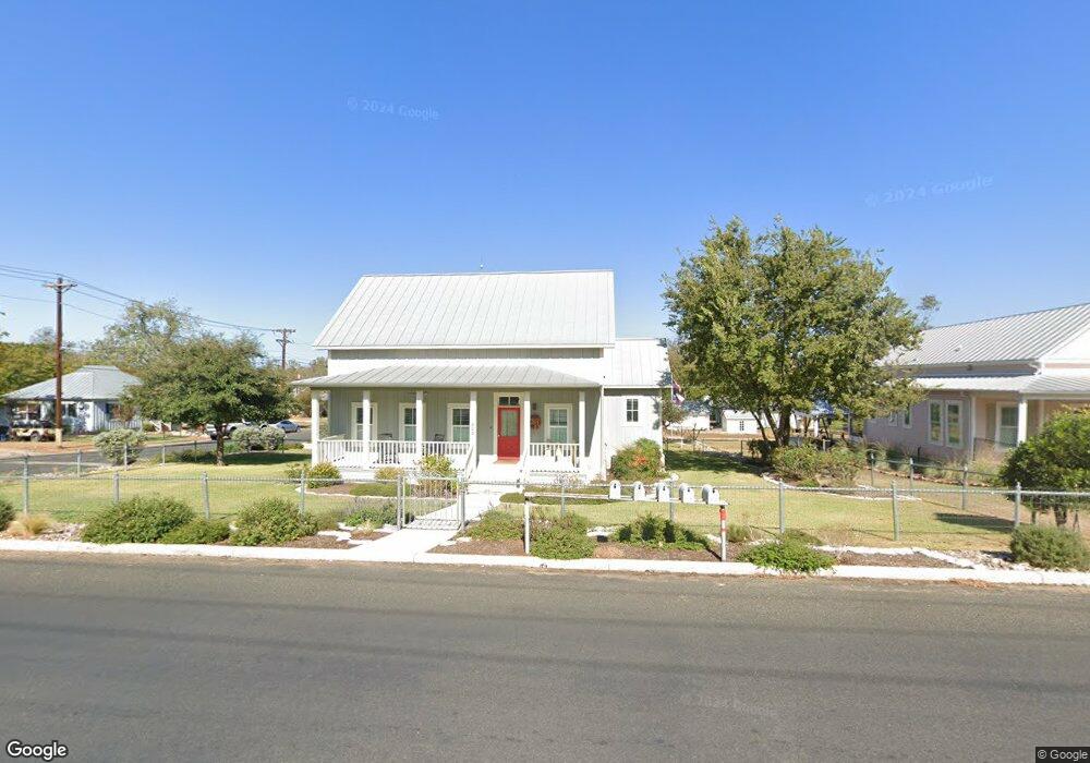 212 W Live Oak St, Fredericksburg, TX 78624 - photo 1