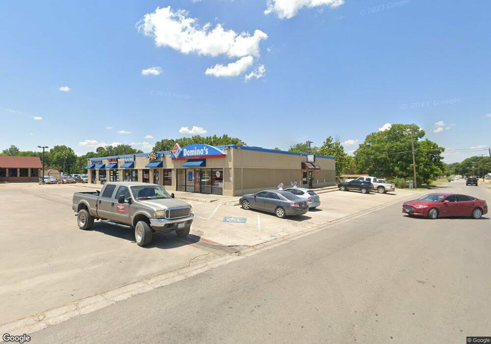 1209 N Grand Ave, Gainesville, TX 76240 - photo 1