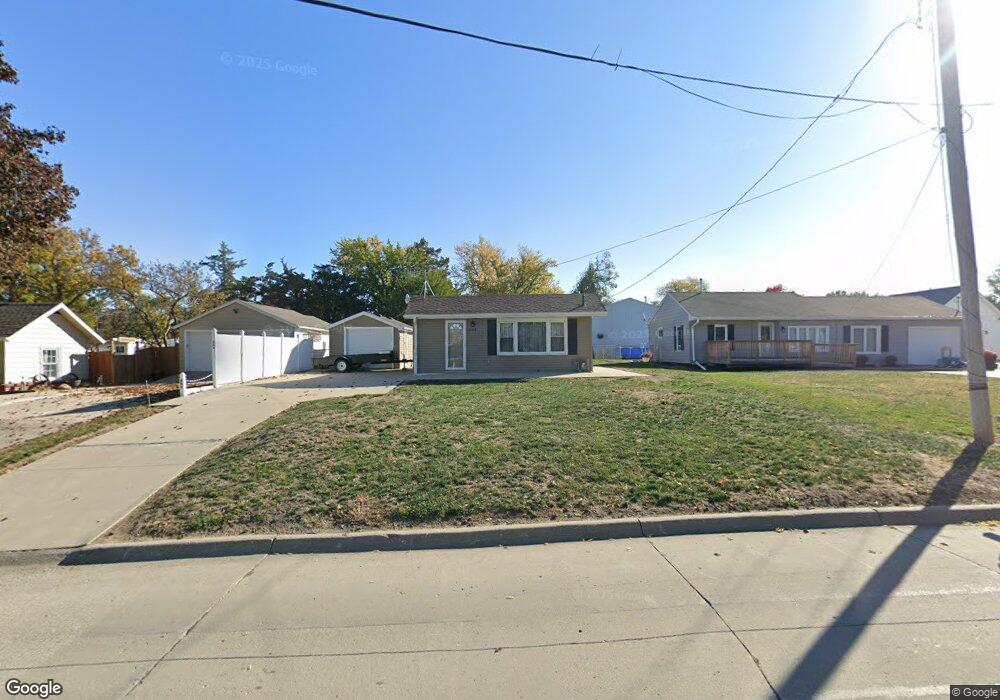 806 E 8th St S, Newton, IA 50208 - photo 1