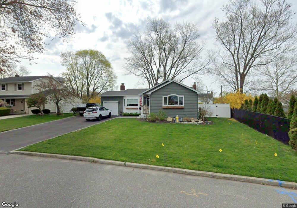 4 Arden Ln, ComMacK, NY 11725 - photo 1