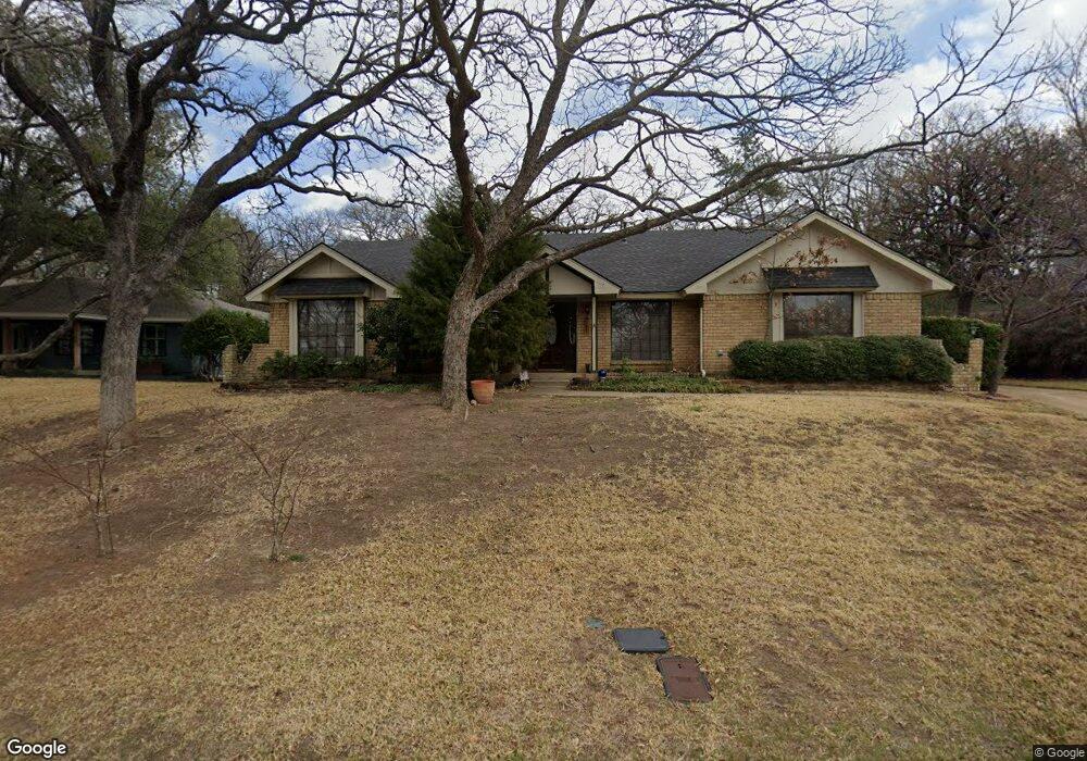 1017 Live Oak Ln, Arlington, TX 76012 - photo 1