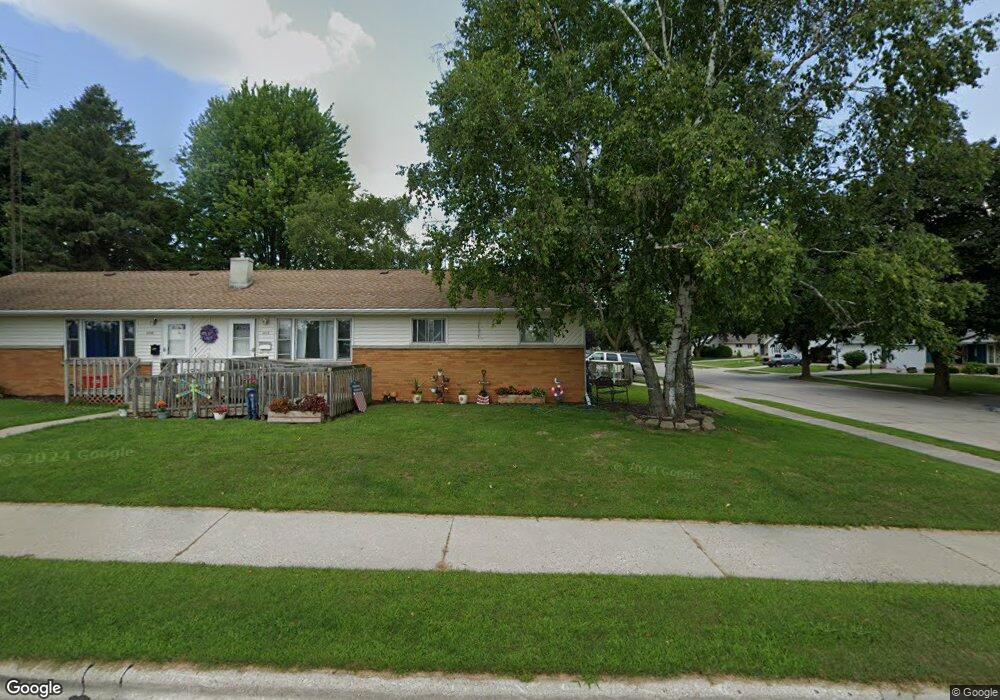 2404 Michigan Ave, Manitowoc, WI 54220 - photo 1