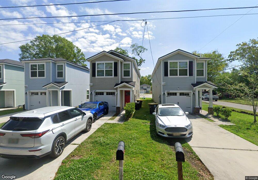 5523 Woodcrest Rd, Jacksonville, FL 32205 - photo 1