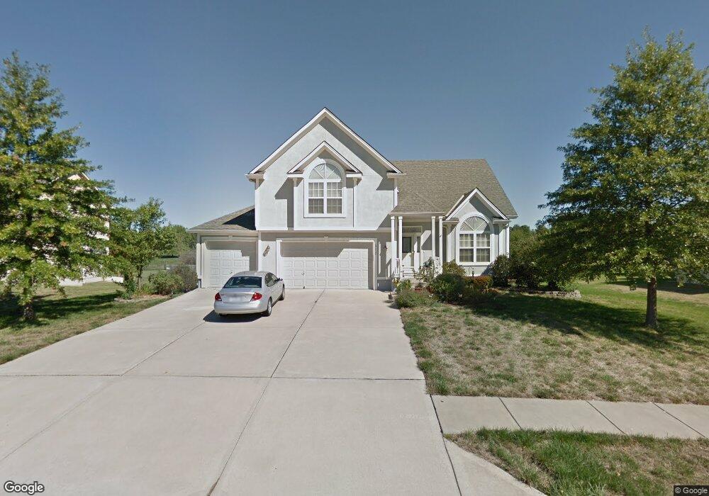 512 E Ash, Raymore, MO 64083 - photo 1