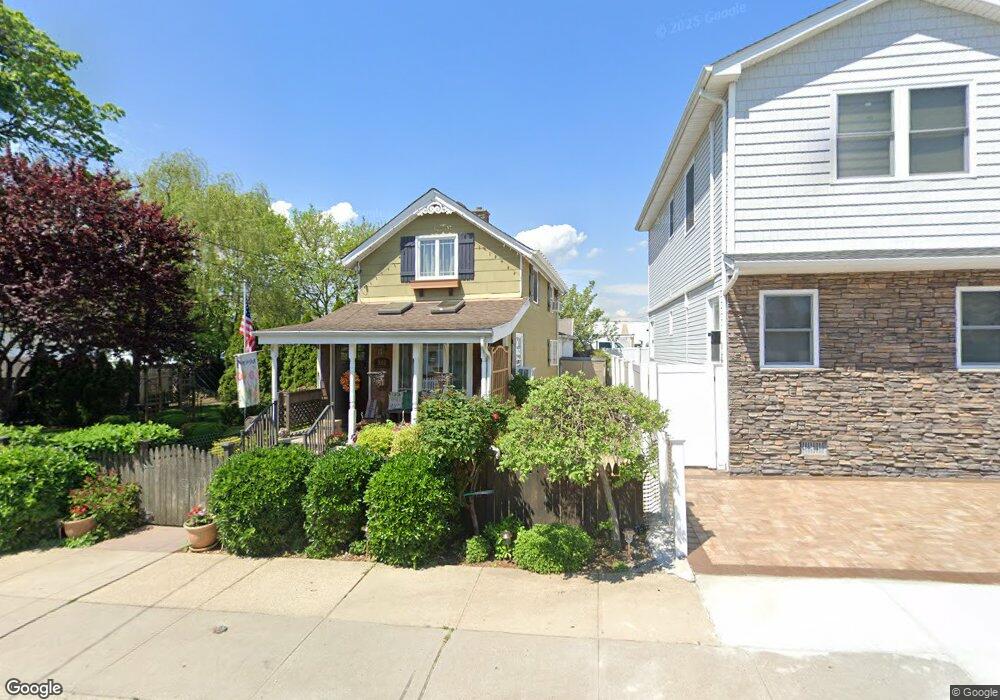 1010 Lewiston St, Franklin Square, NY 11010 - photo 1