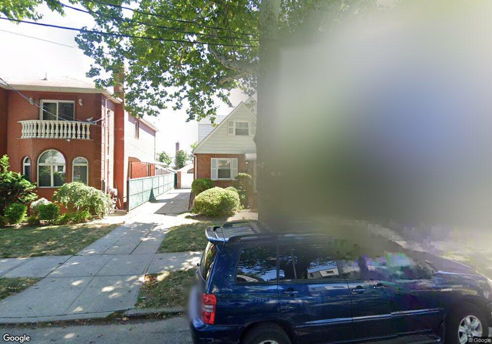 7635 171st St, Fresh Meadows, NY 11366 - photo 1