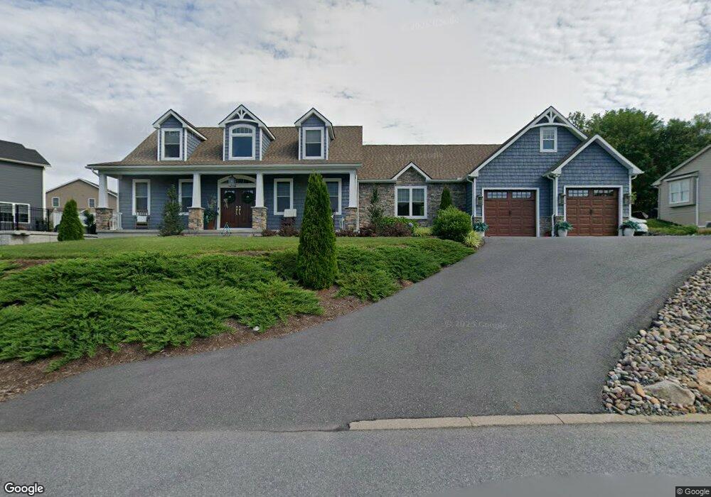 559 Fernwood Ave, Saint Clair, PA 17970 - photo 1