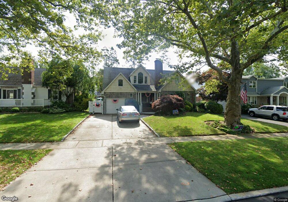 242 Dover Pkwy, Garden City, NY 11530 - photo 1