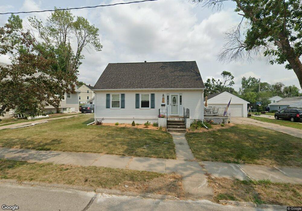 817 17th St SW, Cedar Rapids, IA 52404 - photo 1