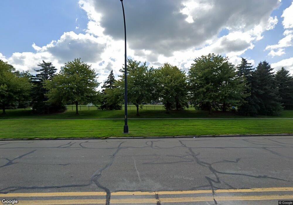 435 Moross Rd, Grosse Pointe Farms, MI 48236 - photo 1