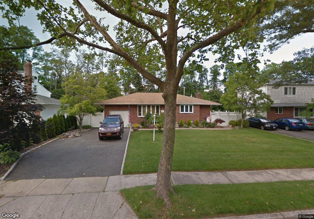 9 Eustace Dr, ComMacK, NY 11725 - photo 1