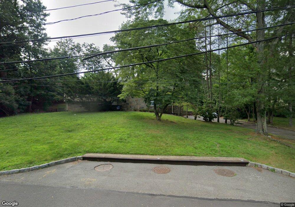 24 Spring Ln, Great Neck, NY 11024 - photo 1