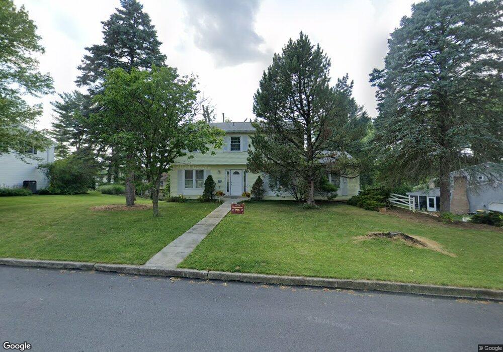 1211 Clearview Cir, Allentown, PA 18103 - photo 1