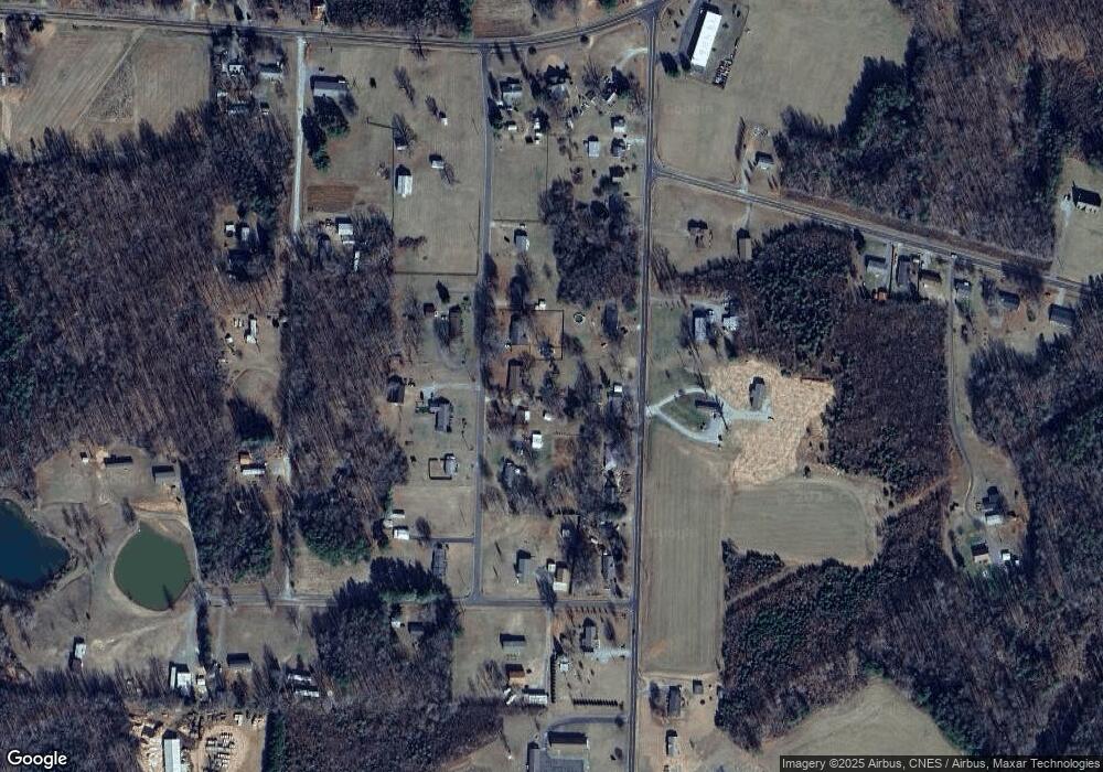 1207 Rockingham Dr, Reidsville, NC 27320 - photo 1