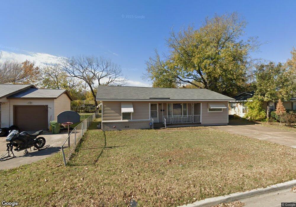 529 Harmon Rd, Hurst, TX 76053 - photo 1