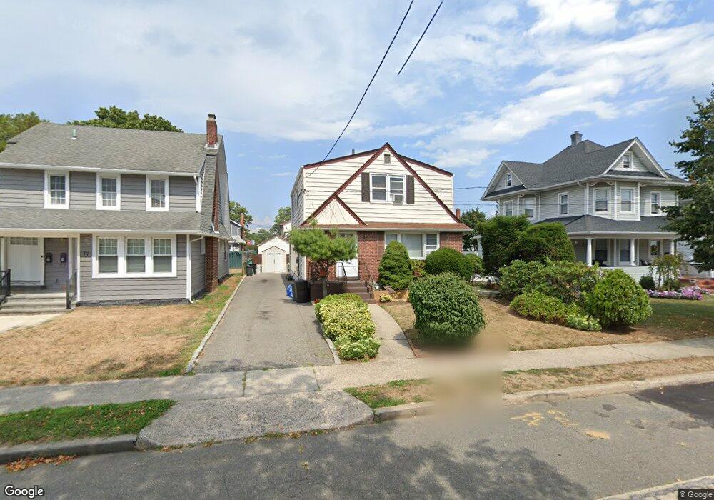 39 Wyoming Ave unit 2, Lynbrook, NY 11563 - photo 1