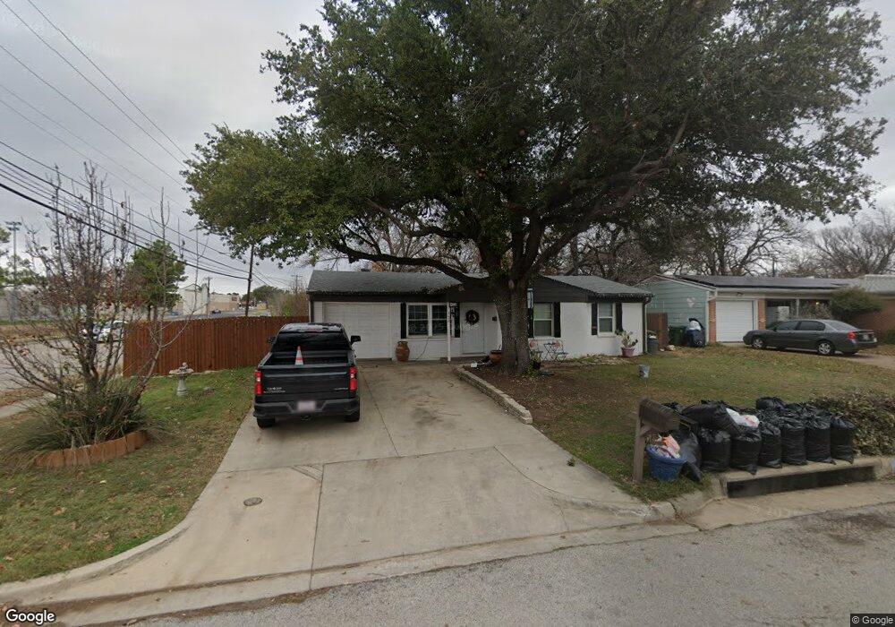 752 Oak Dr, Hurst, TX 76053 - photo 1