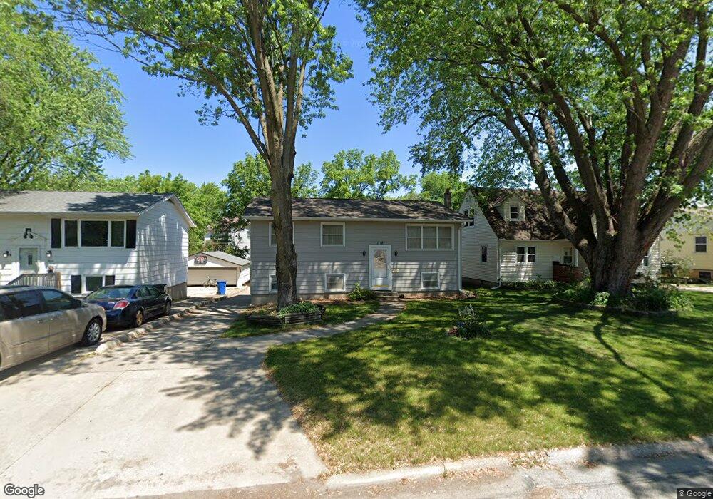 1119 W 9th St, Cedar Falls, IA 50613 - photo 1