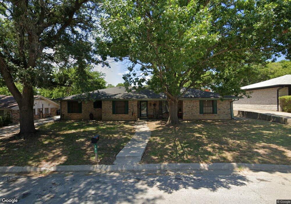 16 Scotsmeadow St, Gainesville, TX 76240 - photo 1