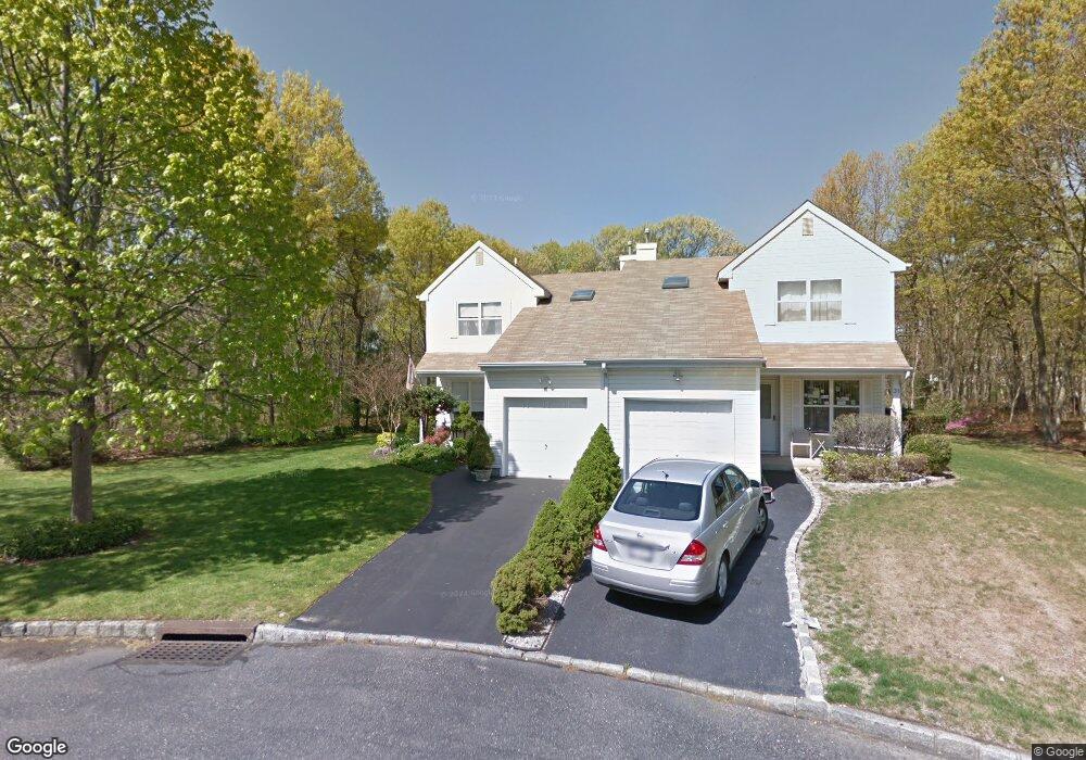 30 Lindsey Ct, Holtsville, NY 11742 - photo 1