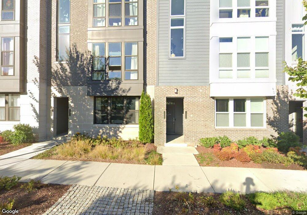 13332 Sherwood Park Ln, Herndon, VA 20171 - photo 1