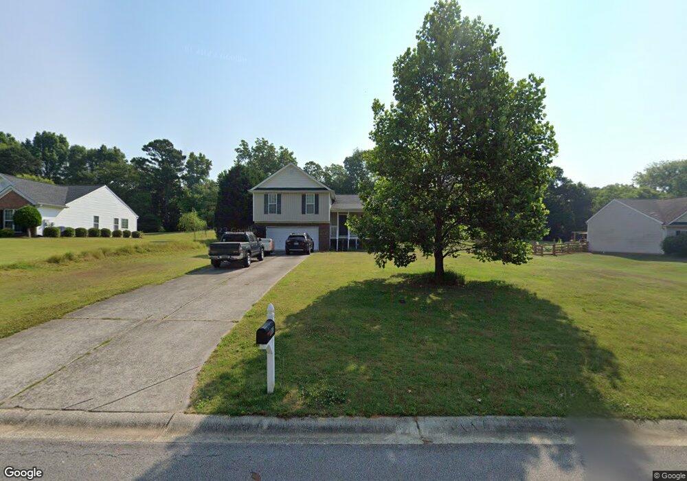 817 Custom Ln, Winder, GA 30680 - photo 1