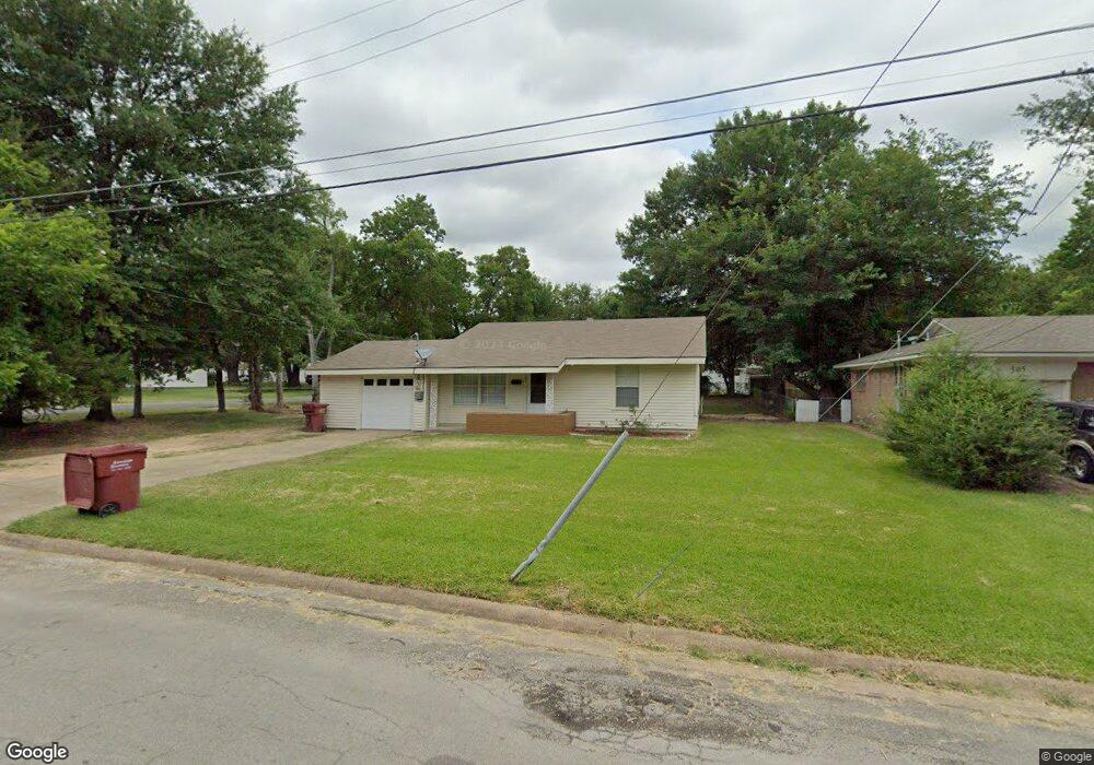 301 Meadow Ln, Bonham, TX 75418 - photo 1