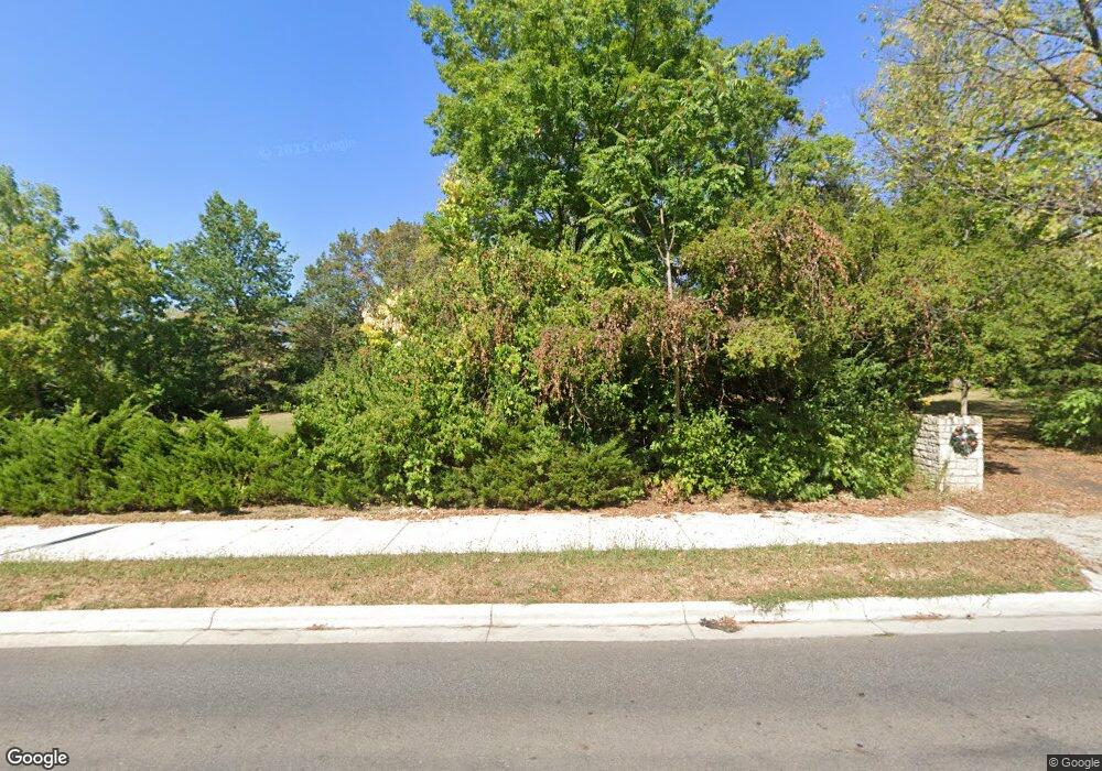 3816 Henderson Rd, Columbus, OH 43220 - photo 1