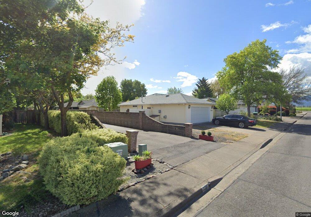 729 Glenn Way, Central Point, OR 97502 - photo 1