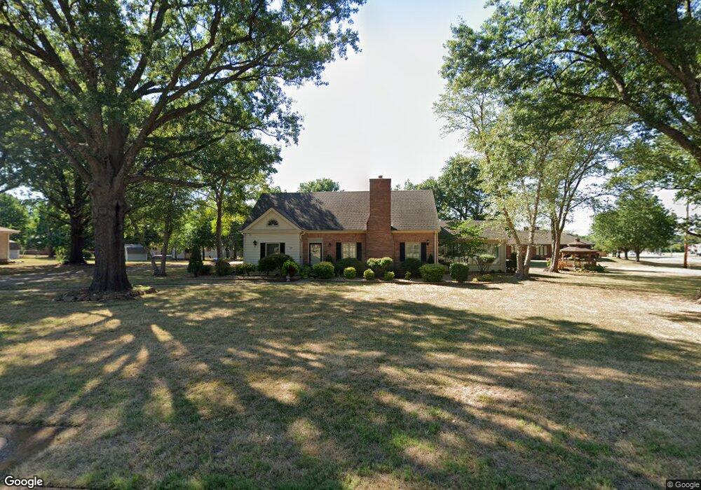 420 Murdock Dr, Parsons, KS 67357 - photo 1