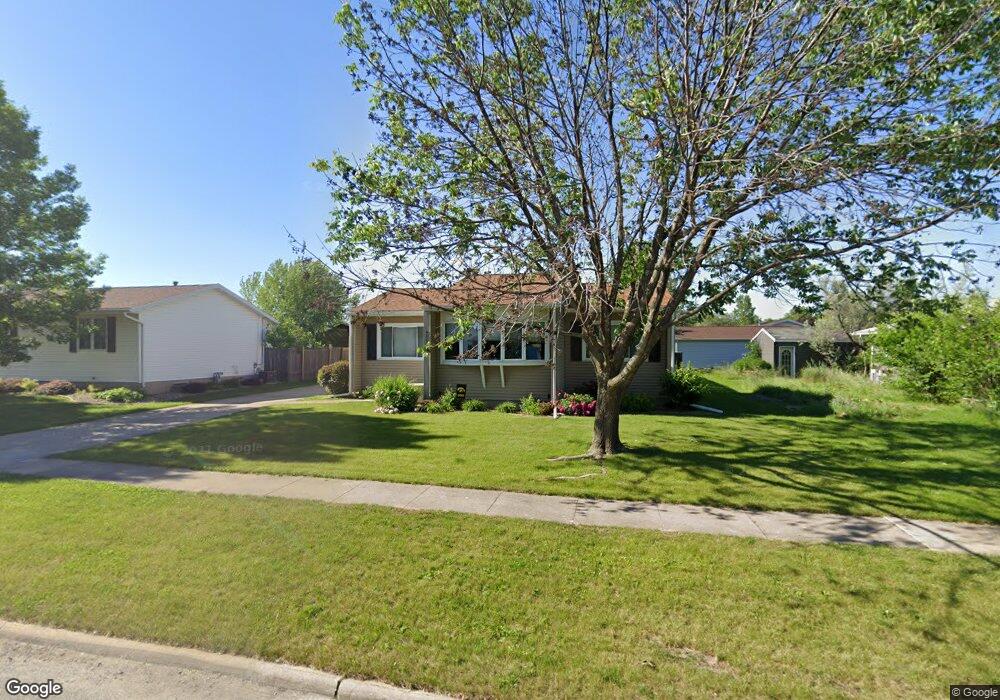 4008 Jill Dr, Waterloo, IA 50701 - photo 1