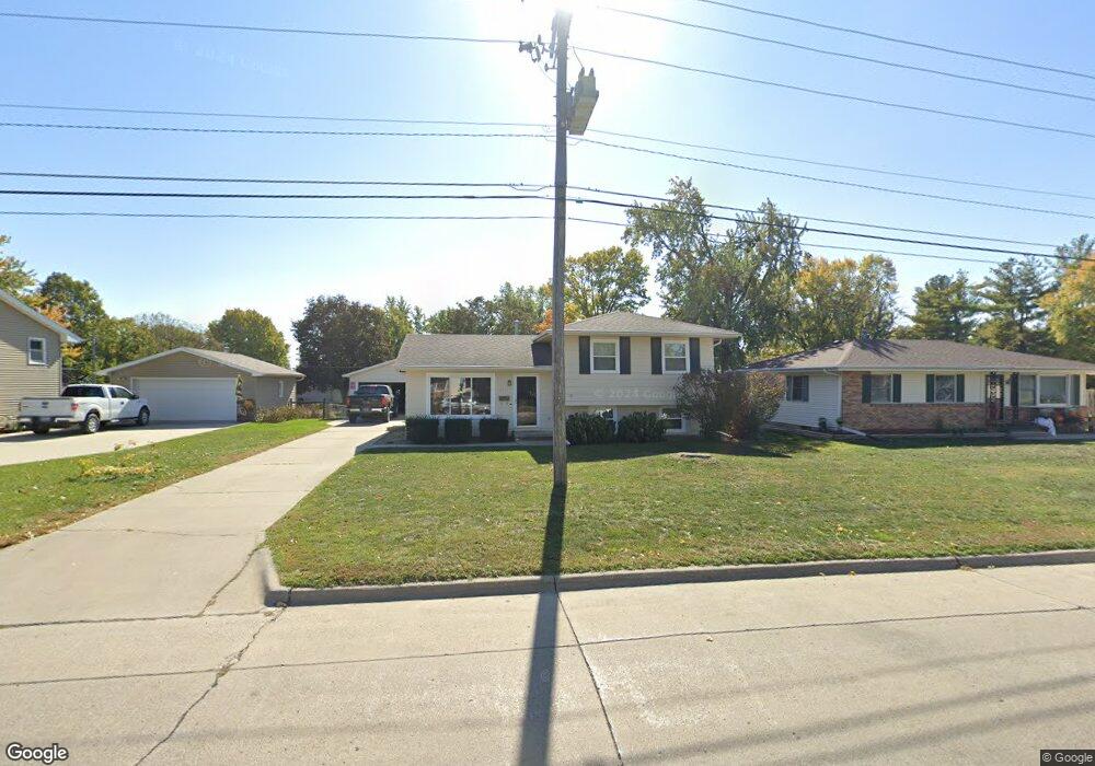 2117 N 4th Ave E, Newton, IA 50208 - photo 1