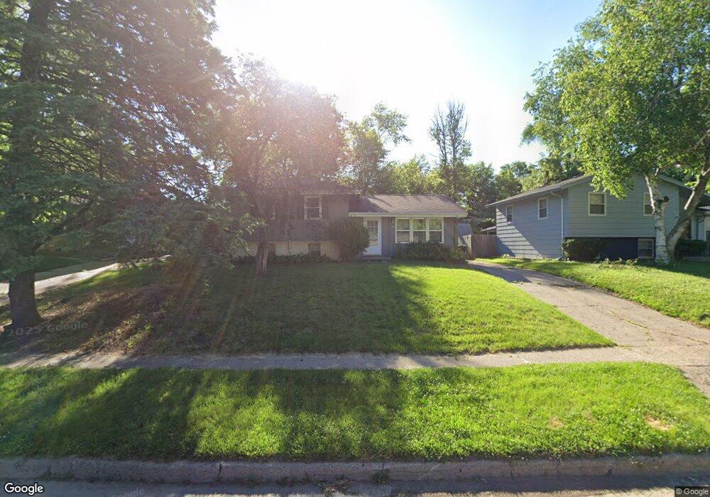 2831 SE 10th St, Des Moines, IA 50315 - photo 1