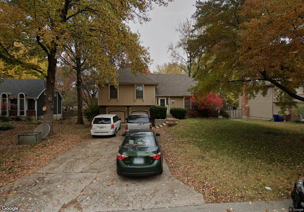 10712 W 48th St, Shawnee, KS 66203 - photo 1