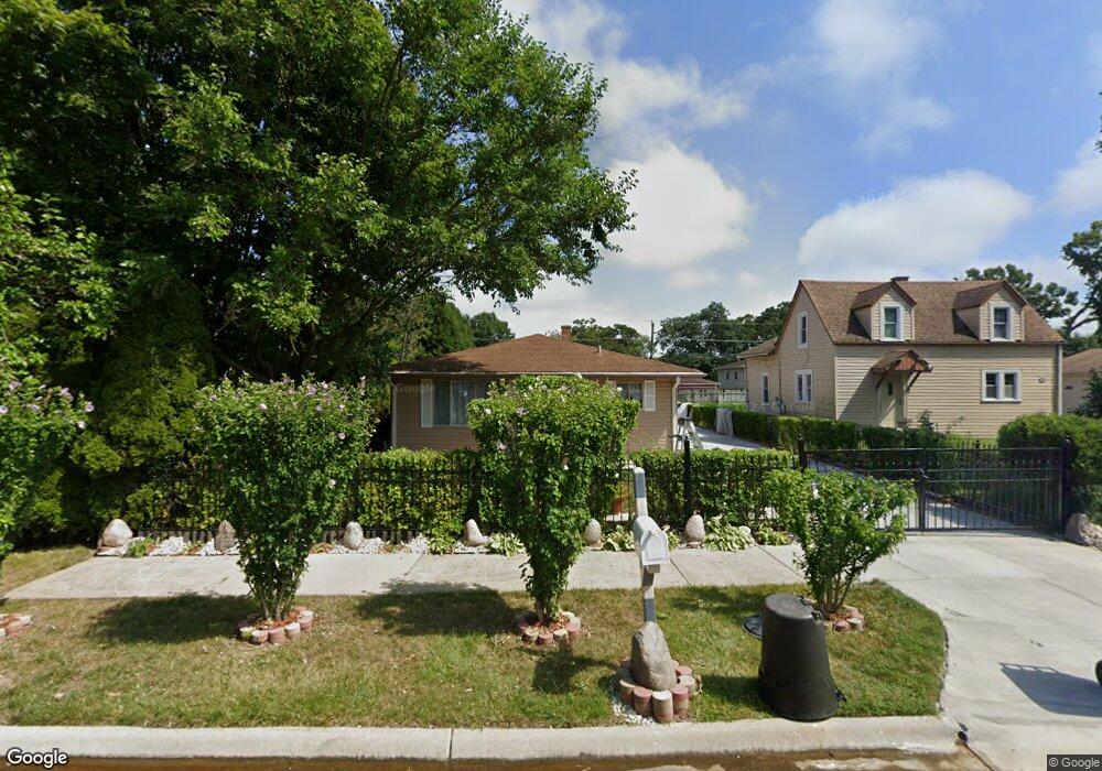 105 N Pioneer Rd, Waukegan, IL 60085 - photo 1