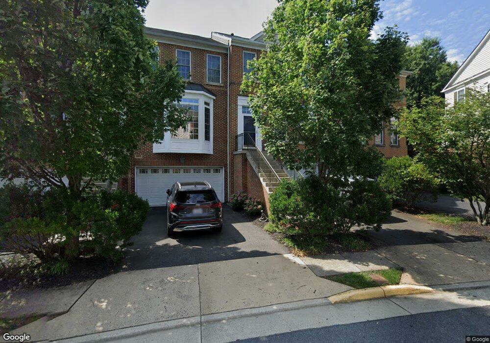 9961 Cyrandall Dr, Oakton, VA 22124 - photo 1