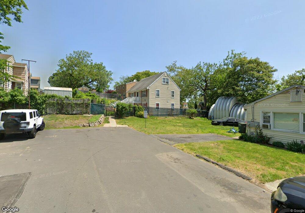 220 Lakeview Ave, Bridgeport, CT 06606 - photo 1