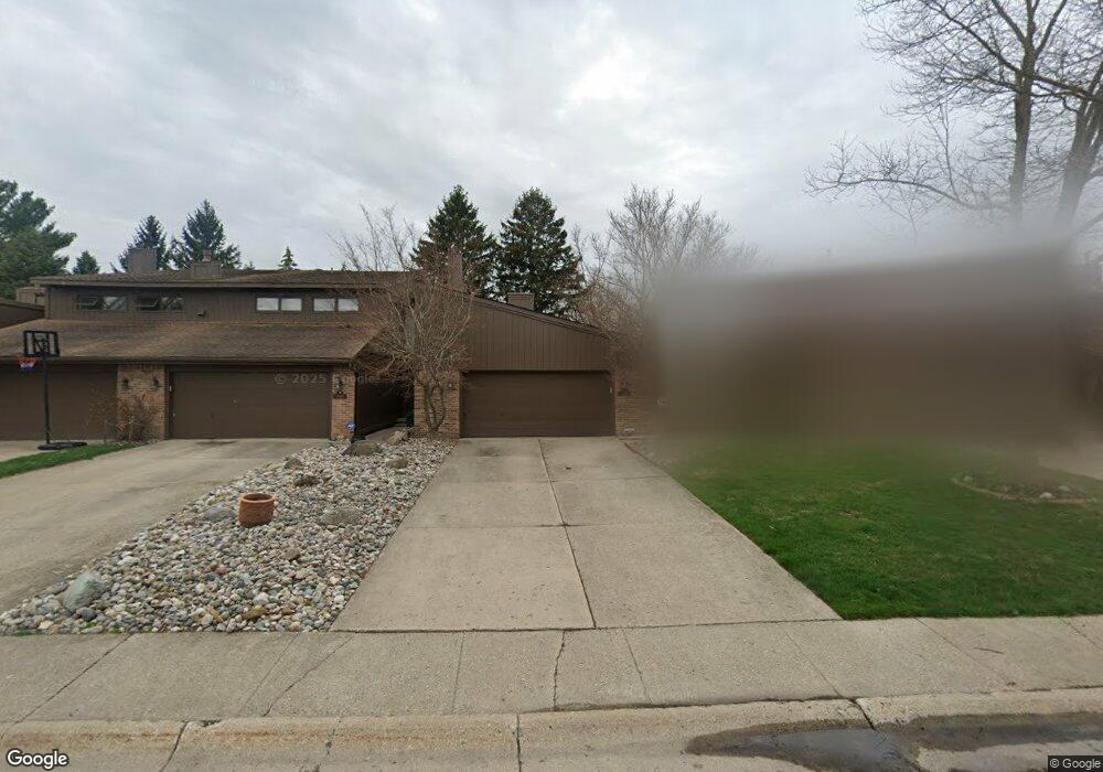 1446 Beaumont Cir, Flushing, MI 48433 - photo 1