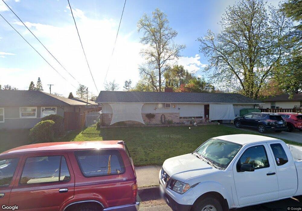 512 NE Dean Dr, Grants Pass, OR 97526 - photo 1