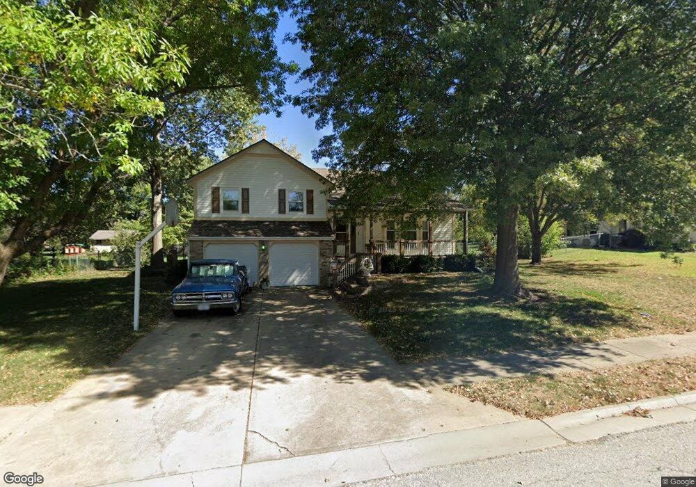 711 Lark St, Raymore, MO 64083 - photo 1