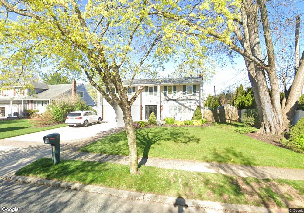 16 Algonquin Ln, ComMacK, NY 11725 - photo 1