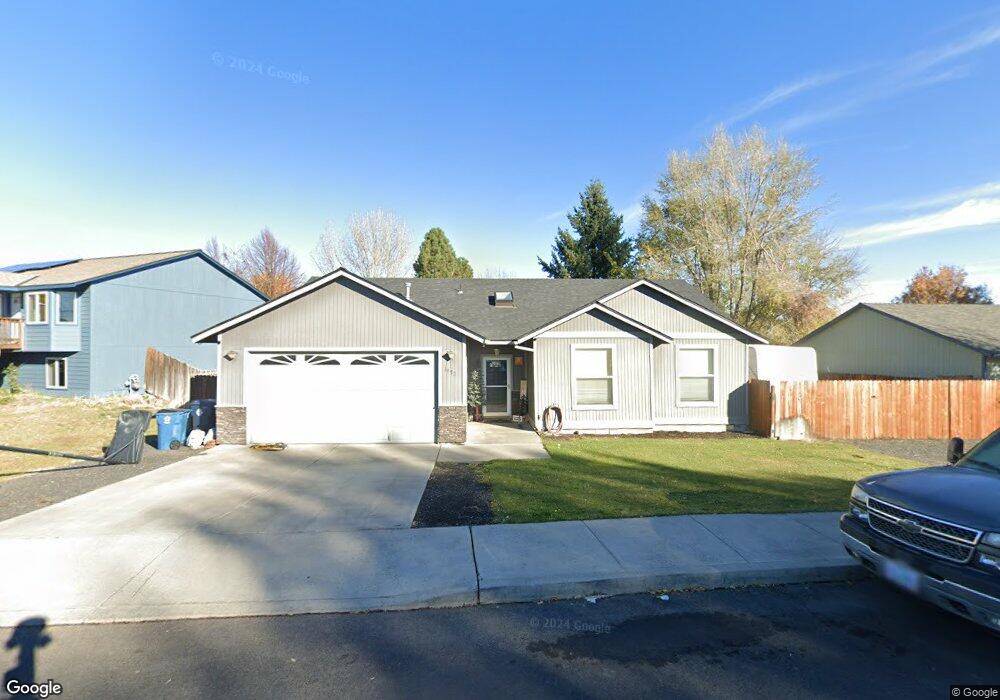 3052 SW Volcano Cir, Redmond, OR 97756 - photo 1