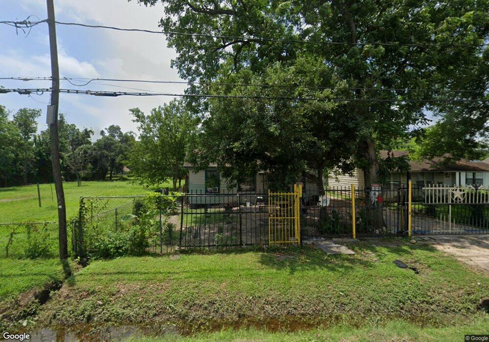 924 Knight St, Houston, TX 77022 - photo 1