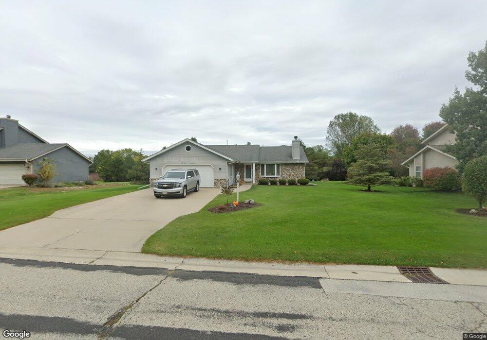 W158N10264 Mohawk Dr, Germantown, WI 53022 - photo 1