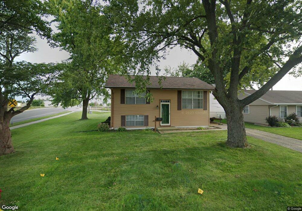 913 Beecher Dr, Tuscola, IL 61953 - photo 1