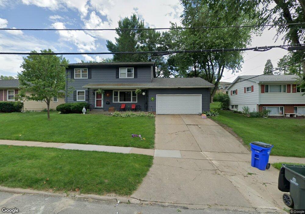 1031 Juniper Dr SW, Cedar Rapids, IA 52404 - photo 1