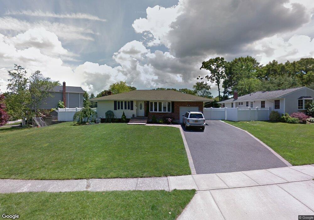 6 Floyd Ln, ComMacK, NY 11725 - photo 1