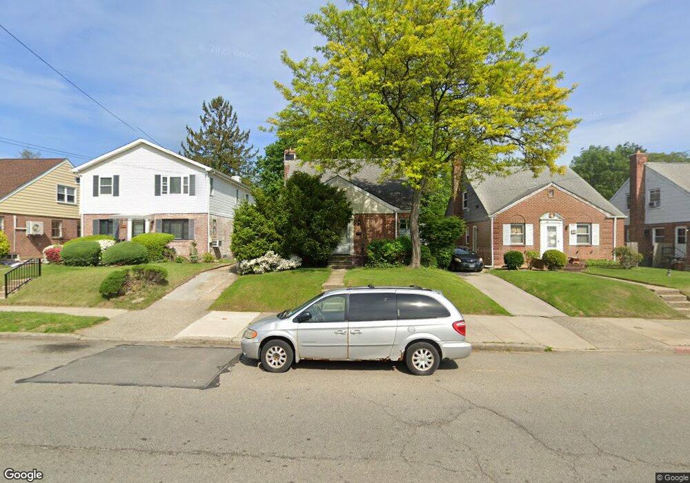 6123 Little Neck Pkwy, Little Neck, NY 11362 - photo 1