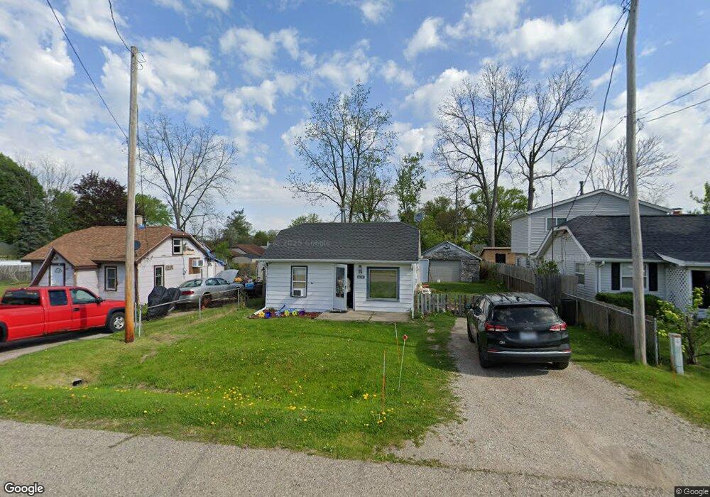 1058 W Bergin Ave, Flint, MI 48507 - photo 1
